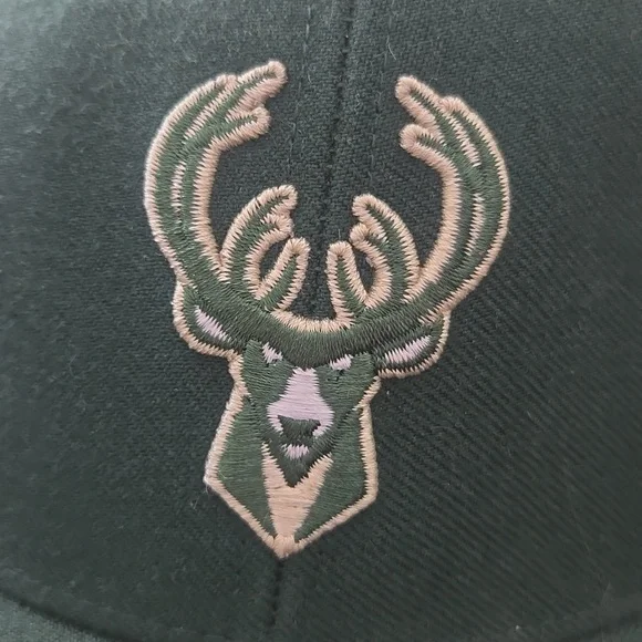 Milwaukee Bucks Hat - Picture 2 of 7